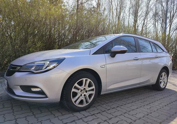 samochody osobowe Opel Astra cena 34200 przebieg: 184000, rok produkcji 2017 z Pińczów